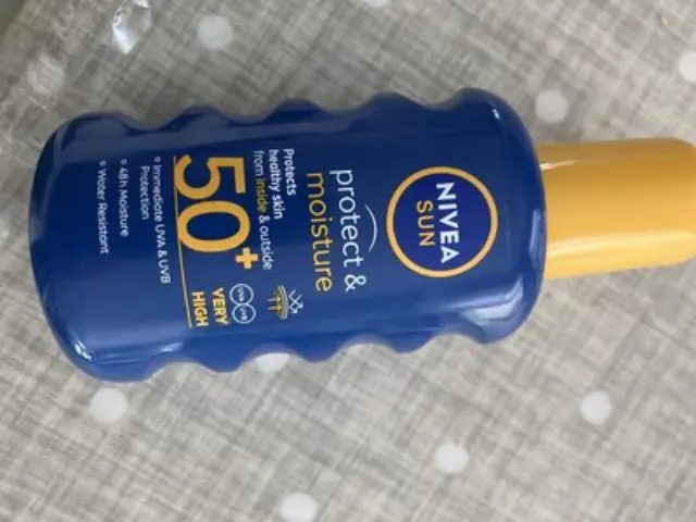 Nivea Sun Protect & Moisture Spray Αντηλιακό Ενυδατικό Σπρέι SPF50+, 200ml