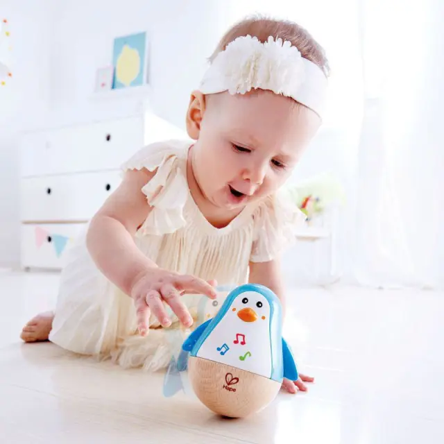 Hape Early Melodies Ξύλινος Πιγκουίνος Musical Wobbler 3