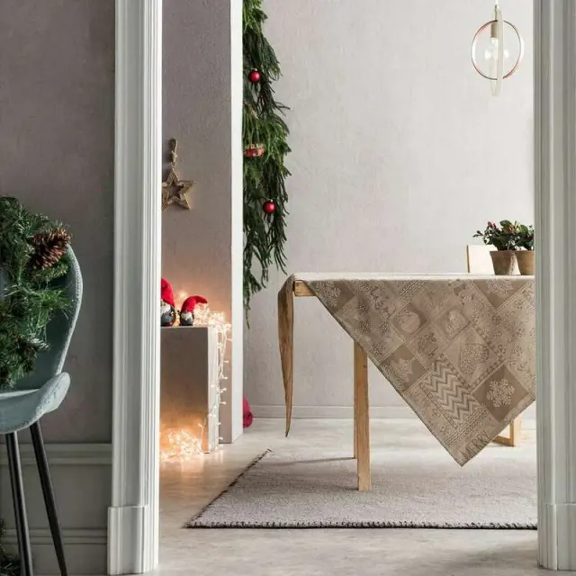 ΤΡΑΠΕΖΟΜΑΝΤΗΛΟ 135X135 GOLD GOFIS HOME