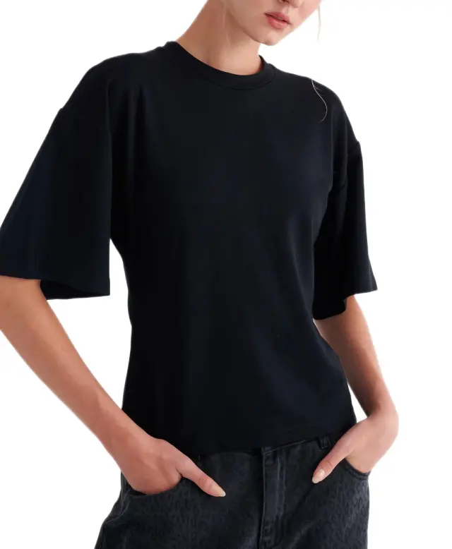 Attrattivo γυναικείο μονόχρωμο t-shirt 9923940-1