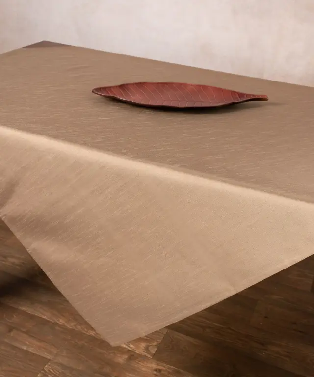 Σατέν τραπεζοκαρέ 2015 (130cm x 130cm) πούρου - -