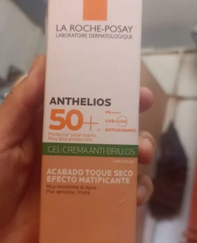 La Roche Posay Anthelios UVMUNE 400 Oil Control Gel Cream SPF50+, Αντηλιακή Κρέμα Προσώπου για Ματ Αποτέλεσμα με Χρώμα, 50ml 3