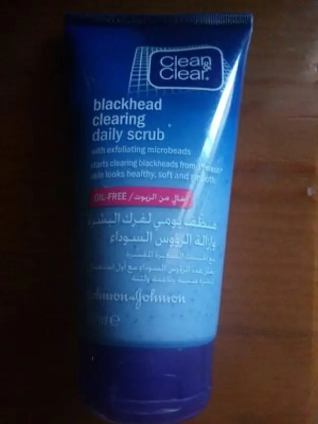 Clean & Clear Blackhead Clearing Exfoliating Daily Scrub Καθαριστικό Προσώπου για Μαύρα Στίγματα 150ml
