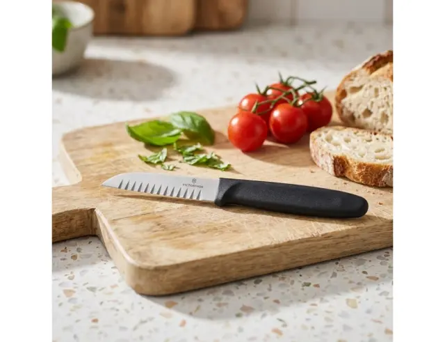 Μαχαίρι διακόσμησης Victorinox με οδόντωση 4mm και μήκος λεπίδας 8.5cm - Black7.6054.3