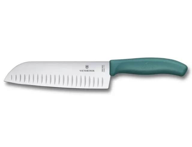 Μαχαίρι Santoku Victorinox Swiss Classic με αυλακώσεις με πράσινη λαβή και μήκος λεπίδας 17cm6.8524.17C1B 2
