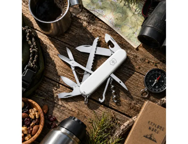 Ελβετικός Σουγιάς Victorinox Huntsman με 15 λειτουργίες και μήκος 9.1cm - White 1.3713.7