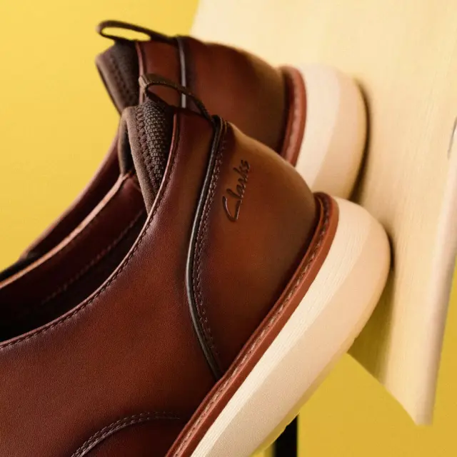 CLARKS BRANTIN PLAIN 26179384 dark tan 3
