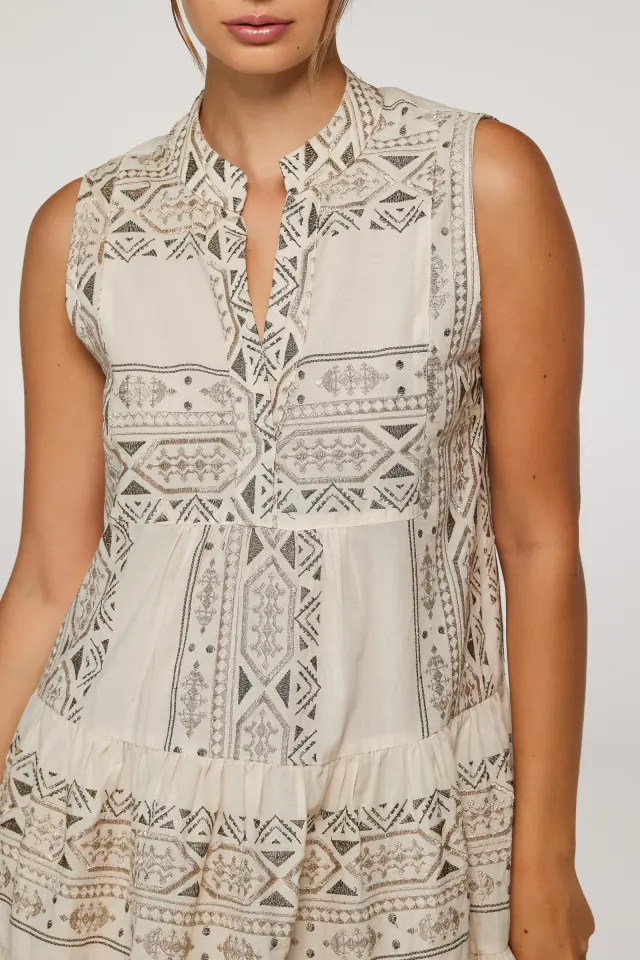 Αμάνικο μίνι φόρεμα με ανάγλυφο κέντημα EUROPE - S 2