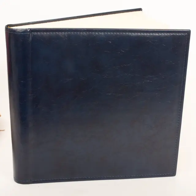 Άλμπουμ βιβλιοδετημένο χειροποίητο 36x36cm και 100 σελίδες , χαρτόνια ιβουάρ με ρυζόχαρτο βιβλιοδεσία δερματίνη μπλε με ραφές