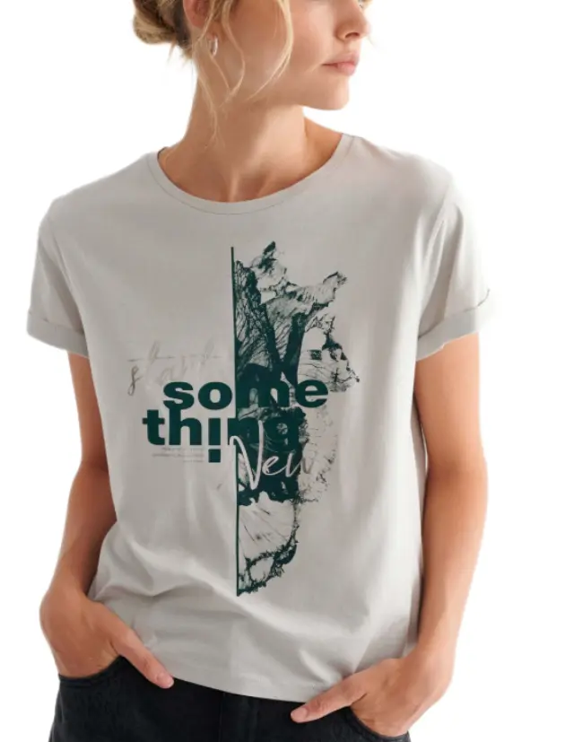 Attrattivo γυναικείo t-shirt με στάμπα 9923938-1