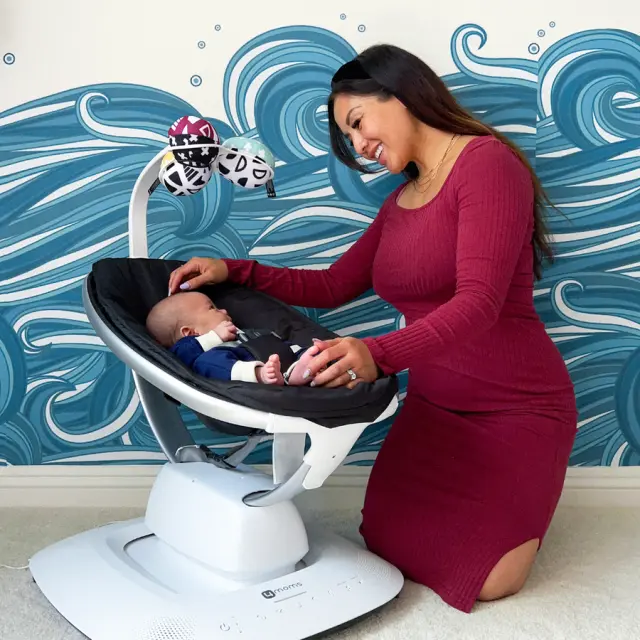 4Moms mamaRoo® 5.0 multi-motion baby swing™ Black Classic - 817980017757 2