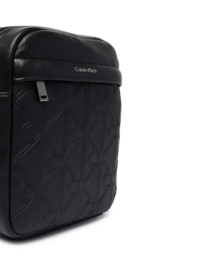 Calvin Klein Ανδρικό Μικρό Τσαντάκι Χιαστί Emblem Aop Deboss Reporter Μαύρο 3