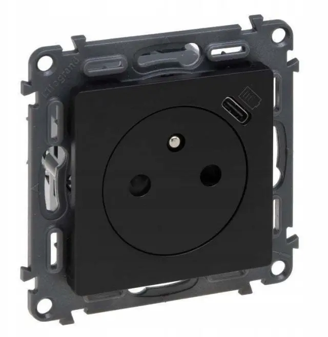 VALL SOCKET 2P+T/USB-C BLACK