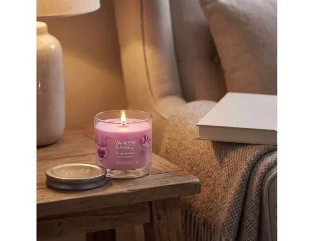 Αρωματικό Κερί Yankee Candle με διάρκεια καύσης έως 30 ώρες και άρωμα Wild Orchid1744759E