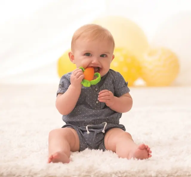 INFANTINO TEXTURED CARROT TEETHER 3