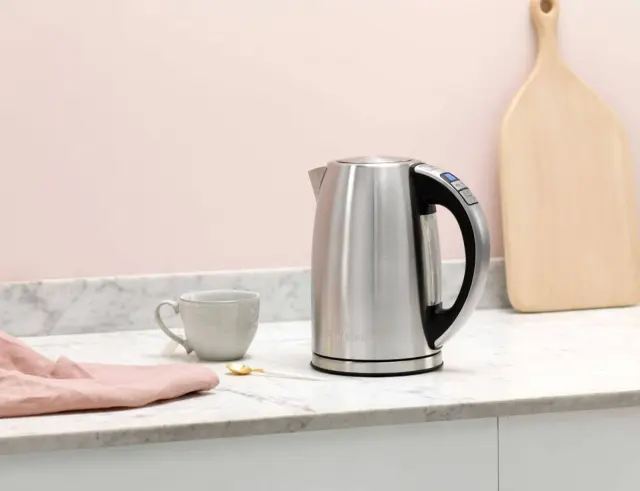 Βραστήρας Cuisinart CPK17E με χωρητικότητα 1.7L και ισχύ 3000W - InoxCPK17E
