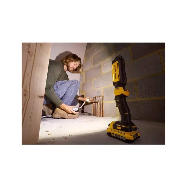 Stanley SFMCL050B-XJ - Φακός χειρός σπαστός Fatmax® V20 18V 0-140 περιστροφή 350 & 700 lumens (Σκέτο σώμα χωρίς μπαταρία και φορτιστή). 2