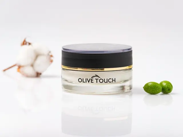 OLIVE TOUCH 24h Αντιγηραντική - Συσφικτική κρέμα προσώπου (Anti Aging & Firming Face Cream 50ml) 2