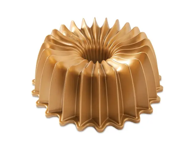 Φόρμα για κέικ Brilliance Nordic Ware Premier Gold με τρύπα και διαστάσεις 26x10cm85777 2