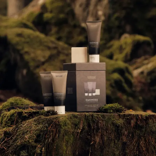 The Scottish Fine Soaps Oakmoss pamper essentials Gift Set Σετ δώρου με βασικά προϊόντα περιποίησης 2