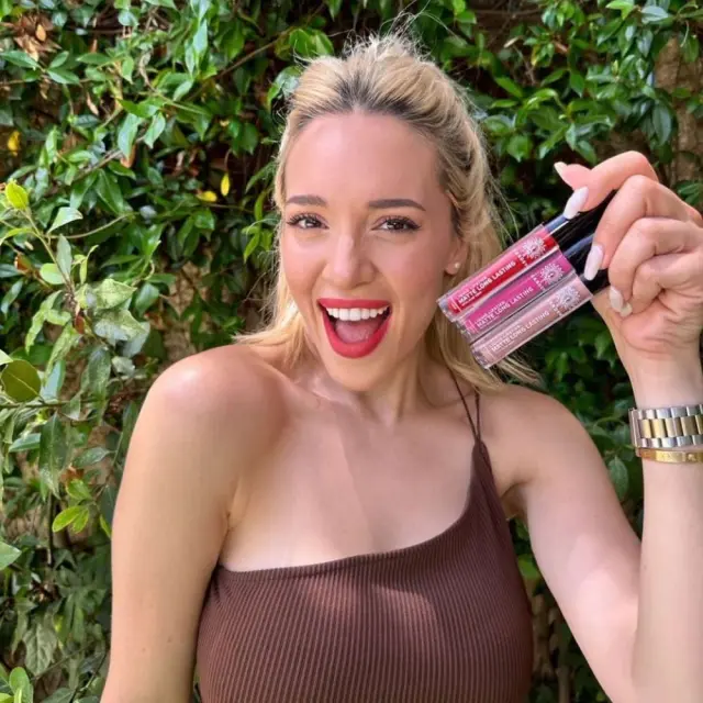 Garden Liquid Lipstick Matte Long Lasting with Aloe Vera 4ml - Glorious Red 05 3