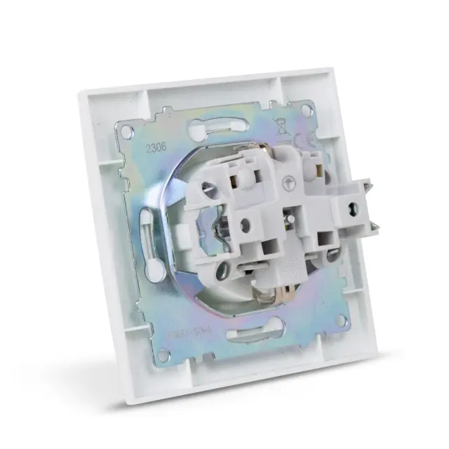 Entac Arnold Recessed wall socket earthed White 15.005.0111 2