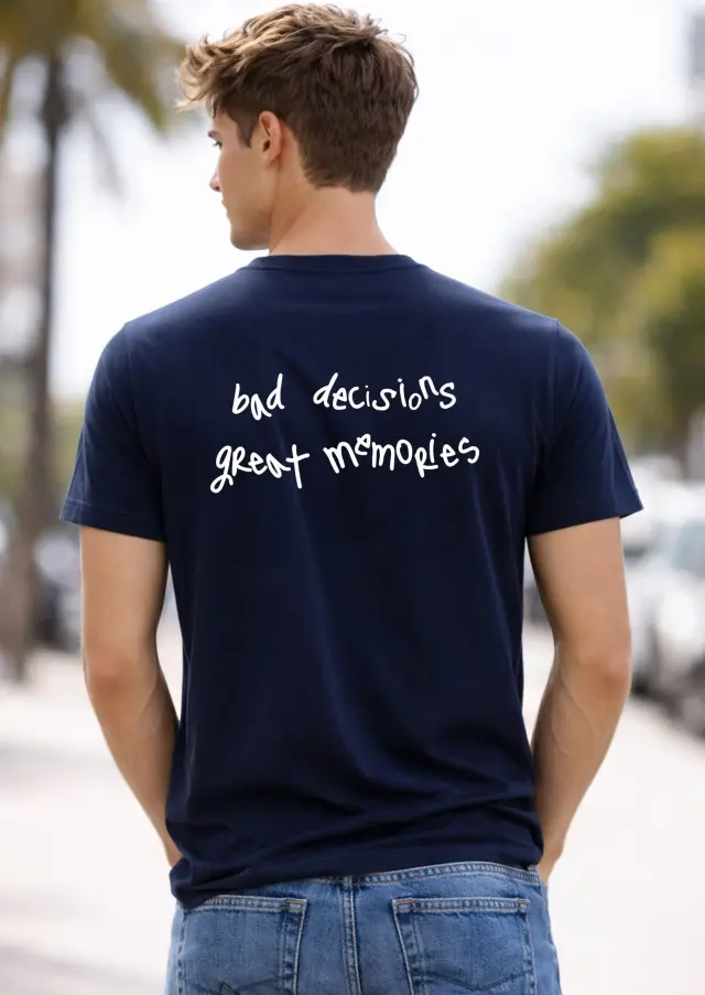 T-shirt Noshame® Navy με τύπωμα bad desicions, great memories - 122574 - XXL