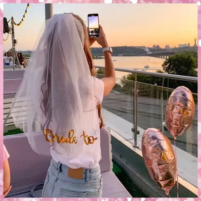 Bride to be λευκό πέπλο με χτενάκι ΟΕΜ για μπάτσελορ πάρτυ