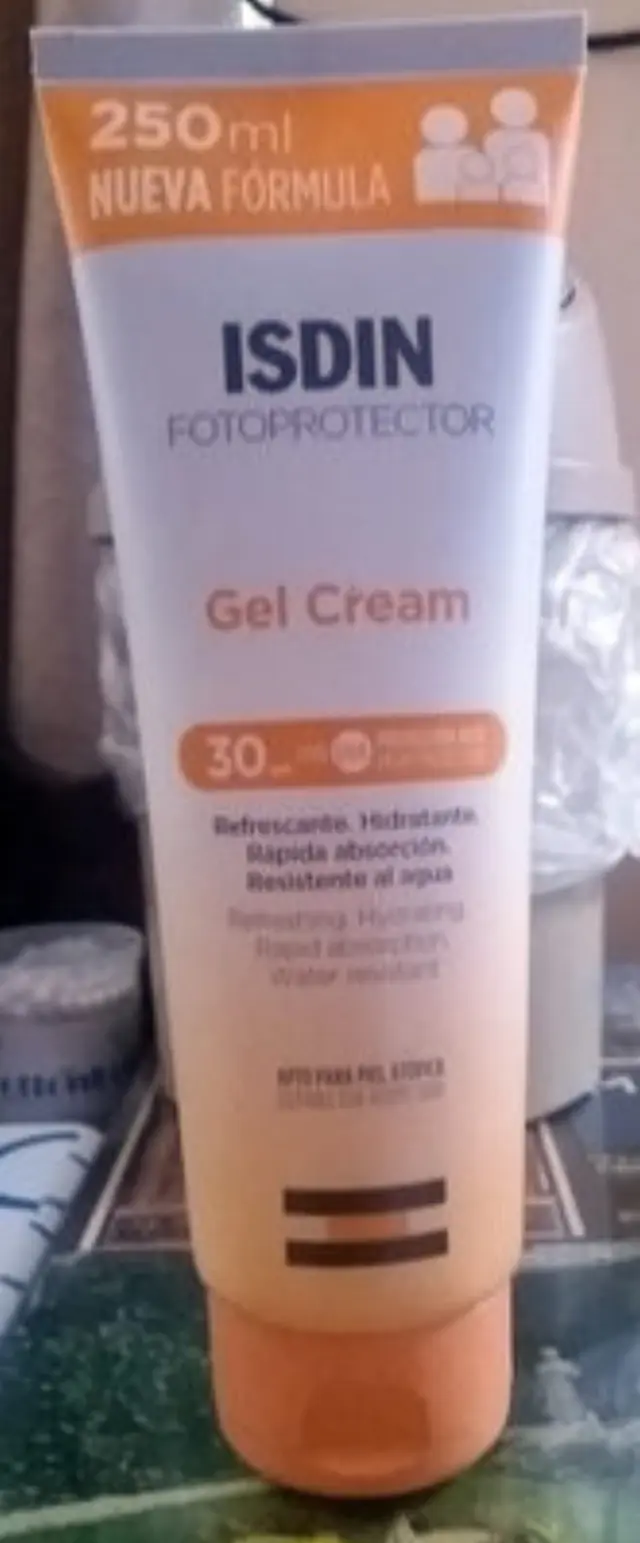 Isdin Fotoprotector Gel Cream SPF30 Αντιηλιακή Κρέμα σε Μορφή Τζελ, 250ml