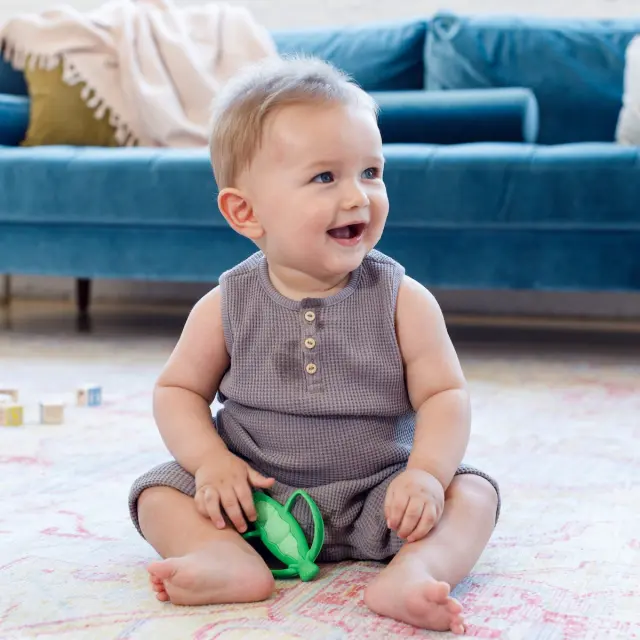INFANTINO LIL NIBBLES TEXTURED SILICONE TEETHER 2