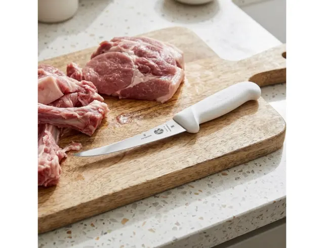 Μαχαίρι Ξεκοκαλίσματος Victorinox Fibrox με μήκος λεπίδας 15cm - White5.6617.15