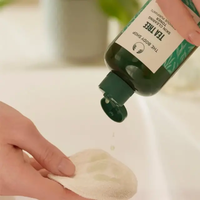 The Body Shop Skin ClearingToner 3