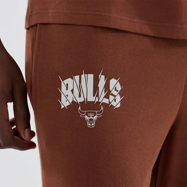 New Era Men's NBA Core Plus Straight Line Chicago Bulls Jogger Καφέ 60897462 (New Era) 3