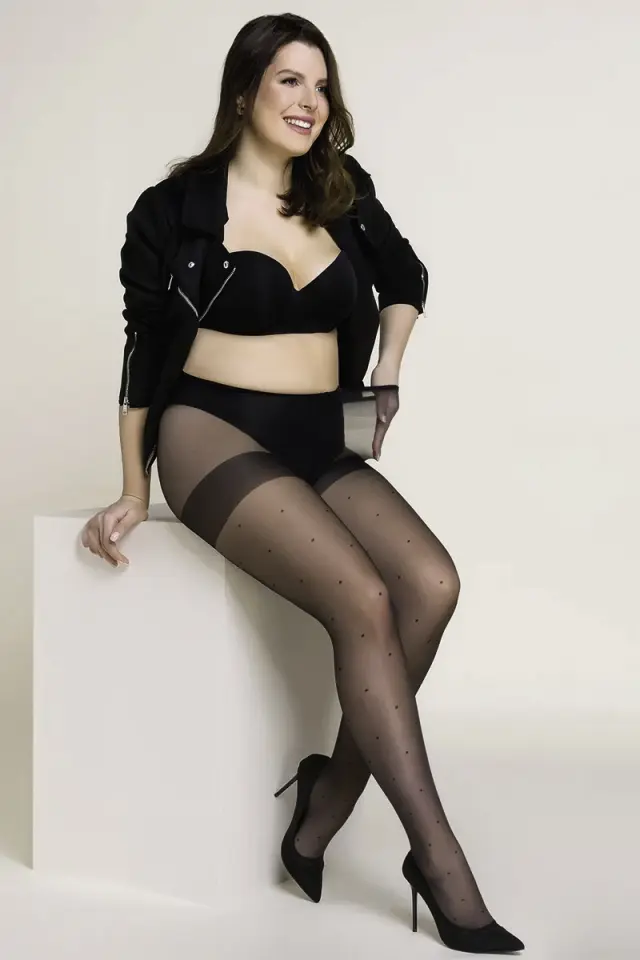 Μαύρο καλσόν πουά για plus size γυναίκες