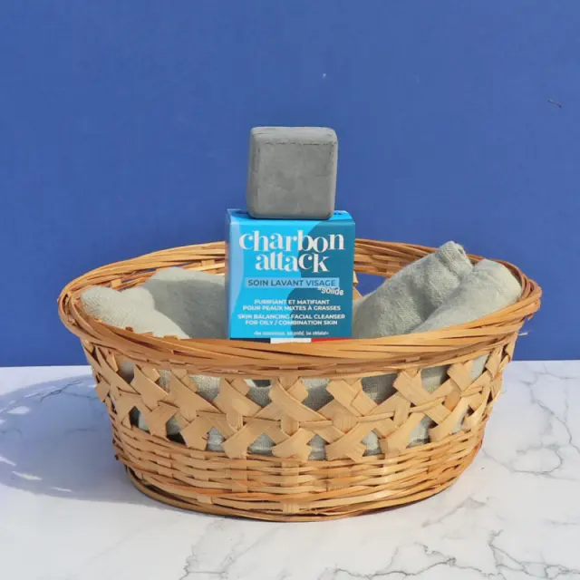 Lamazuna Solid Facial Cleanser Carbon Attack – Φυσικό Στερεό Καθαριστικό Προσώπου Με Ενεργό Άνθρακα Για Λιπαρή Επιδερμίδα 3