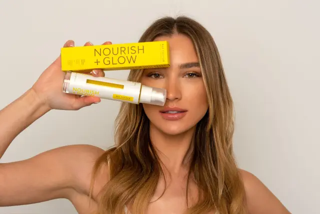 BEE FACTOR NOURISH + GLOW / ΘΕΡΑΠΕΙΑ ΕΝΥΔΑΤΩΣΗΣ & ΛΑΜΨΗΣ ΜΑΛΛΙΩΝ – 100ML 3