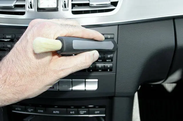 Lampa Dashboard Duster 2in1 Πινέλο Καθαρισμού για Εσωτερικά Πλαστικά - Ταμπλό Αυτοκινήτου 37355 2