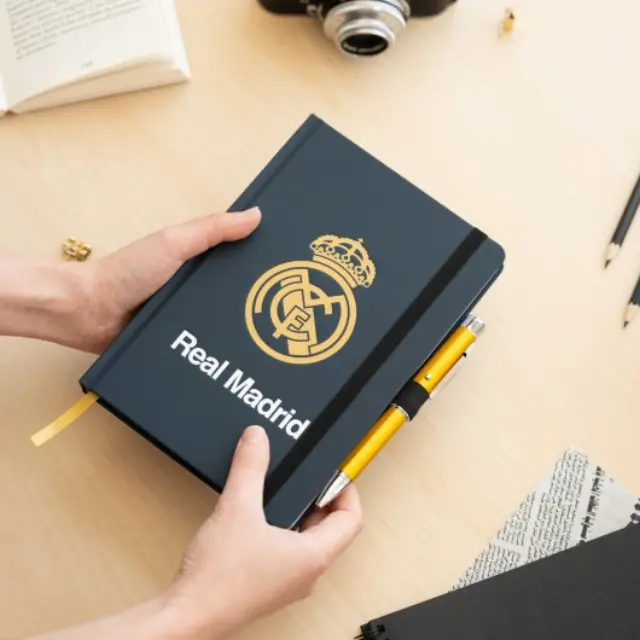 Σετ τετράδιο και στυλό Real Madrid A5 premium notebook + projector pen CPA5049 3