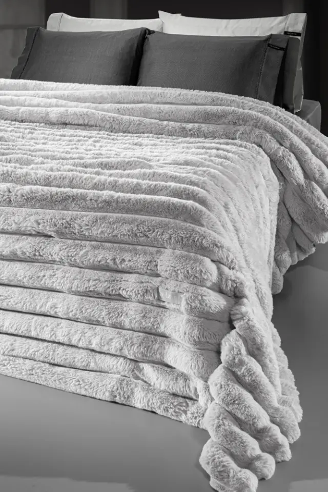 ΓΟΥΝΙΝΗ ΚΟΥΒΕΡΤΑ KING SIZE(240x260) ST.MORITZ SILVER GUY LAROCHE 2