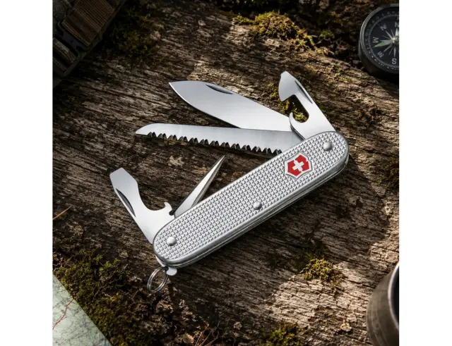 Ελβετικός Σουγιάς Victorinox Farmer Alox με 9 λειτουργίες και μήκος 9.3cm - Silver 0.8241.26