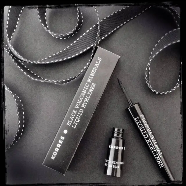 ΚΟΡΡΕΣ Liquid Eyeliner Black Volcanic Minerals 2.5ml 2