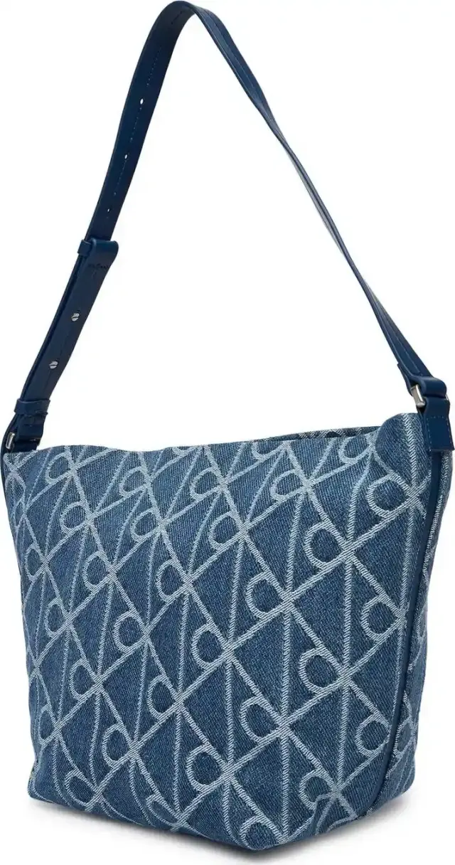 Calvin Klein Γυναικεία Μεγάλη Τσάντα Emblem Αll Over Print Denim Bucket Μπλε
