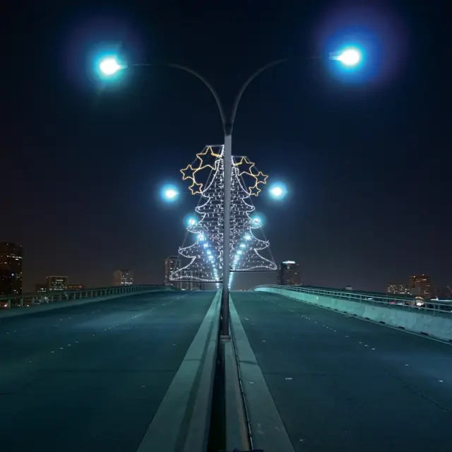 ΦΩΤΟΣΩΛΗΝΑΣ ΜΟΝΟΚΑΝΑΛΟΣ 7m & LED ΣΕ ΣΕΙΡΑ 252 & 200 LED ΣΕ ΣΕΙΡΑ ΨΥΧΡΑ ΛΕΥΚΑ ΜΙΣΟ ΔΕΝΤΡΟ ΚΑΙ ΑΣΤΕΡΙΑ ΚΙΤΡΙΝΑ ΜΕ ANTAΠΤΟΡΑ 36VDC IP44 7500x2000mm / X082522219 2
