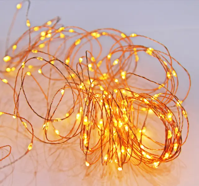 100 MICRO LED ΜΕ ΠΡΟΓΡ.+ΣΤΑΘ.ΧΑΛΚΟΥ ΣΥΡΜΑ ΧΡΥΣΑ 2200K IP44