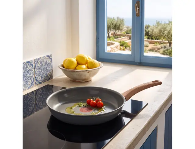 Τηγάνι Tefal Renew με αντικολλητική επίστρωση και διάμετρο 26cm C4250513