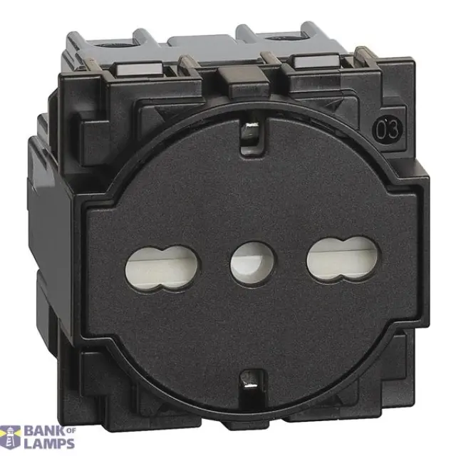L.NOW-flat socket 16A Ger-Ita std black
