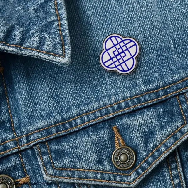 Cinereplicas - KPop Demon Hunters - Huntr/x Logo Pin Badge - Fan Shop and Merchandise 3