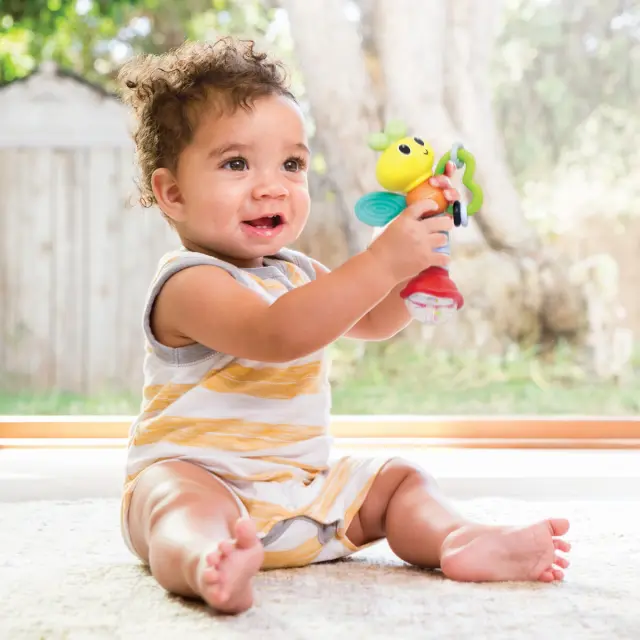 INFANTINO RATTLE & TEETHER LOVE BUG 2