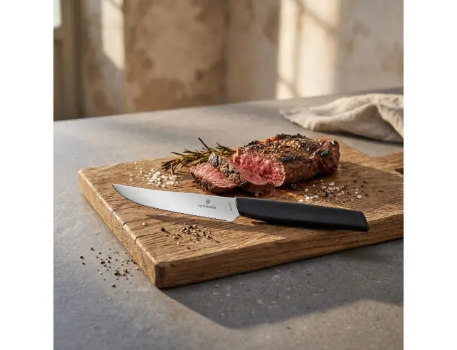 Μαχαίρι Μπριζόλας Victorinox Swiss Modern με μήκος λεπίδας 12cm - Black6.9003.12W