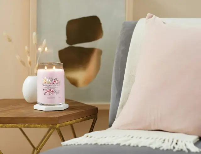 Αρωματικό Κερί Yankee Candle με διάρκεια καύσης έως 80 ώρες και άρωμα Pink Cherry & Vanilla1629986E 2